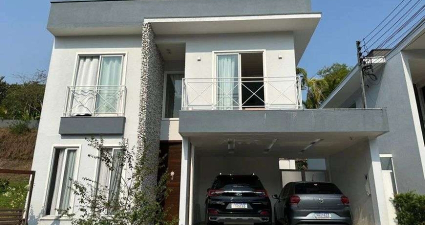 Casa lindíssima, dois andares, 250m². 04 quartos, completamente mobiliada, residencial Tridentes