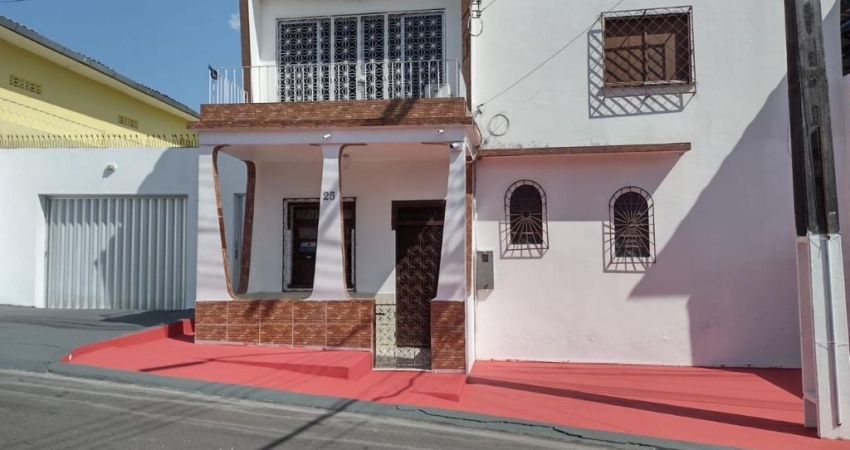 Casa no Bairro Santo Antônio, 404m² Construída e terreno de 597,²m