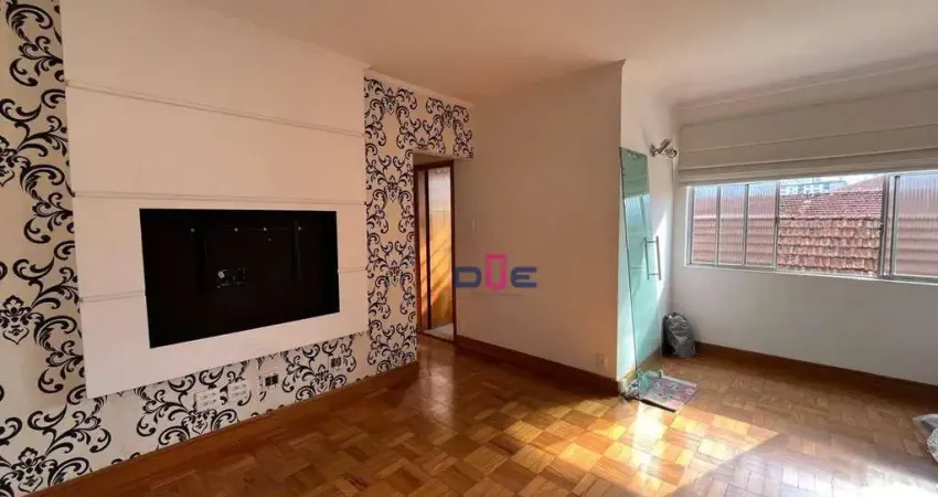 Apartamento no Campo Grande em Santos, com 2 quartos, de frente no 2° andar. Predinho com 1 vaga suficiente.