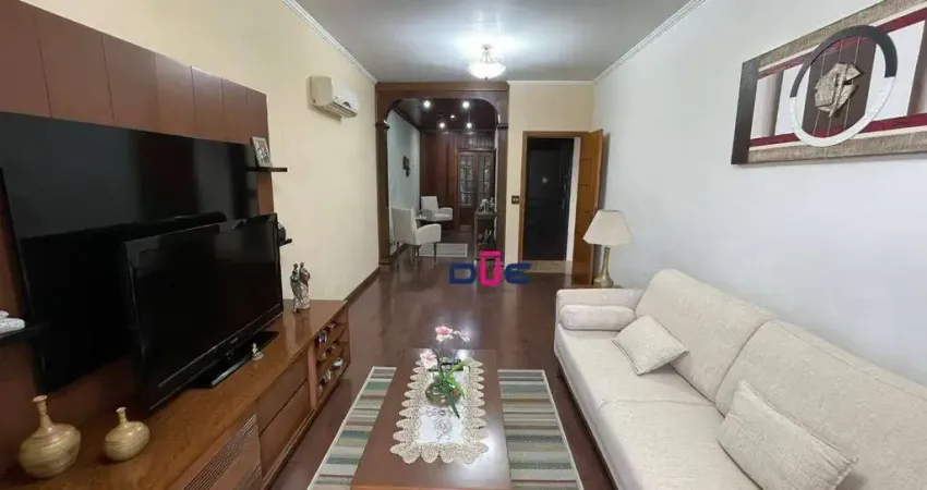 Apartamento amplo com 3 dormitórios, suíte e 2 vagas no Pompéia, Santos