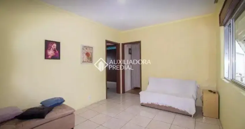 Apartamento de 2 dormitórios, de fundos, banheiro, sala cozinha