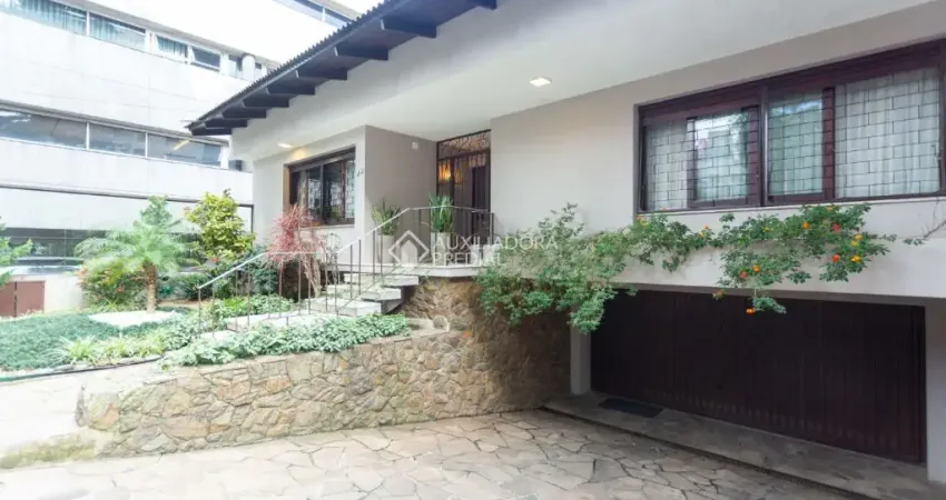 Linda casa com 3 quartos com suíte, localizado no bairro auxiliadora.