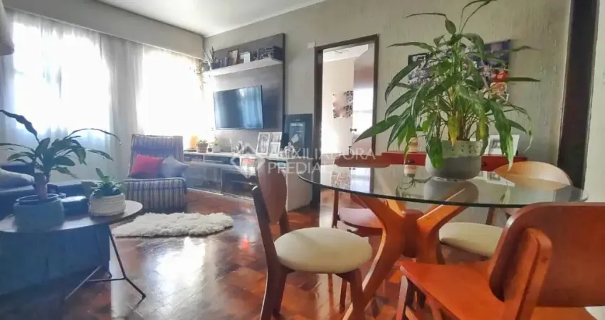 Lindo apartamento reformado, em excelente localização no bairro Boa Vista!