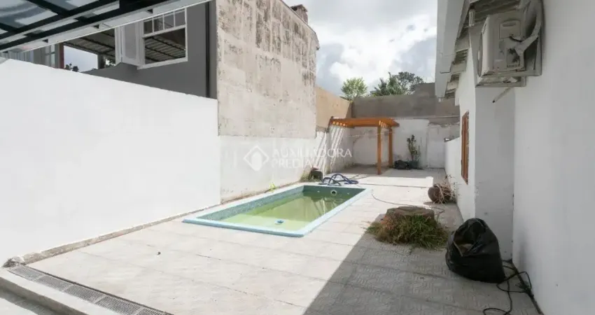 Casa 2 andares no bairro São João, próximo à Benjamin Cosntant.