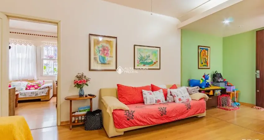 Casa, descubra essa incrível casa localizada na rua doutor lauro de oliveira, no charmoso bairro rio branco, porto alegre. com excelente estado de conservação, o imóvel possui 400 m² de área total, id