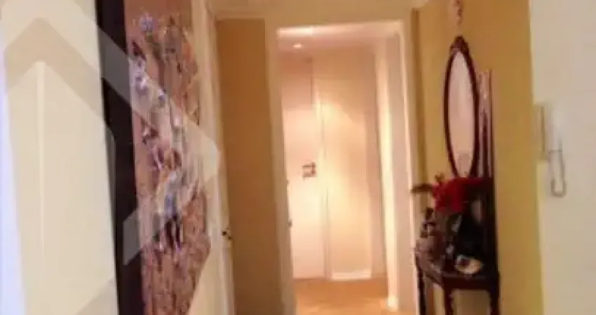 Apartamento 3 quartos, com 2 vagas escrituradas lado a lado, no bairro centro histórico, diferenciado, living, banheiro social e auxiliar,