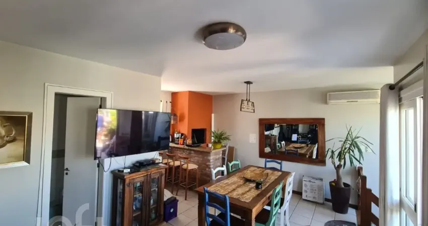 Cobertura, 2 dormitórios c/suíte, sala estar/jantar, cozinha, área de serviço, banheiro social, lareira, parte superior