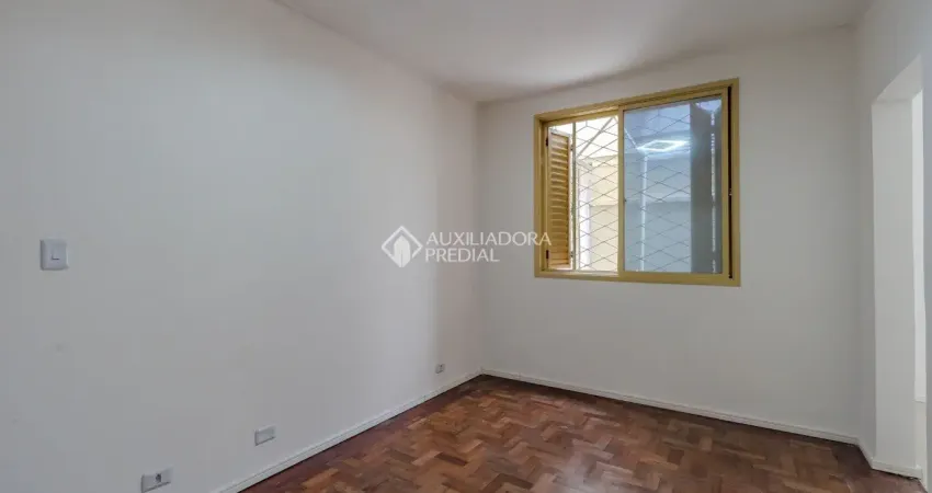 apartamento no bairro Praia de Belas. O imóvel tem 1 dormitório, suíte,1 banheiro, sala ampla e cozinha