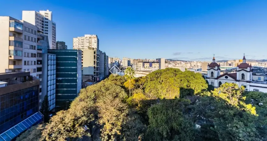 apartamento à venda no Centro Histórico de Porto Alegre, ideal para quem busca conforto e praticidade. Com 117 m² de área privativa, o imóvel dispõe de 3 dormitórios, sendo 1 suíte,