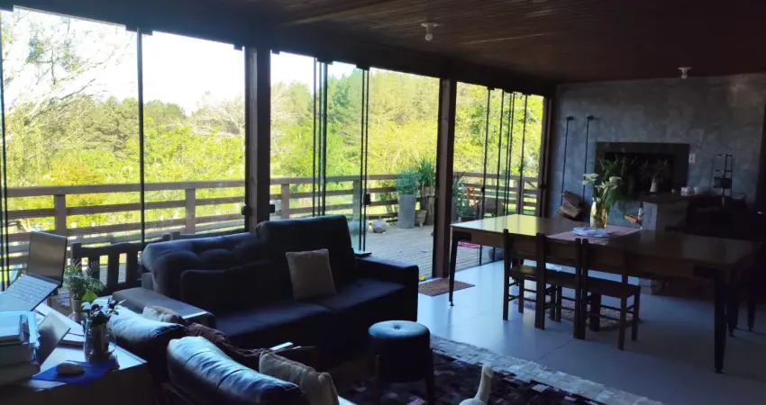 Sitio situado em viamão, localizado no bairro são lucas uma área com 3 hectares onde vc encontra tranquilidade e lazer, um galpão campeiro