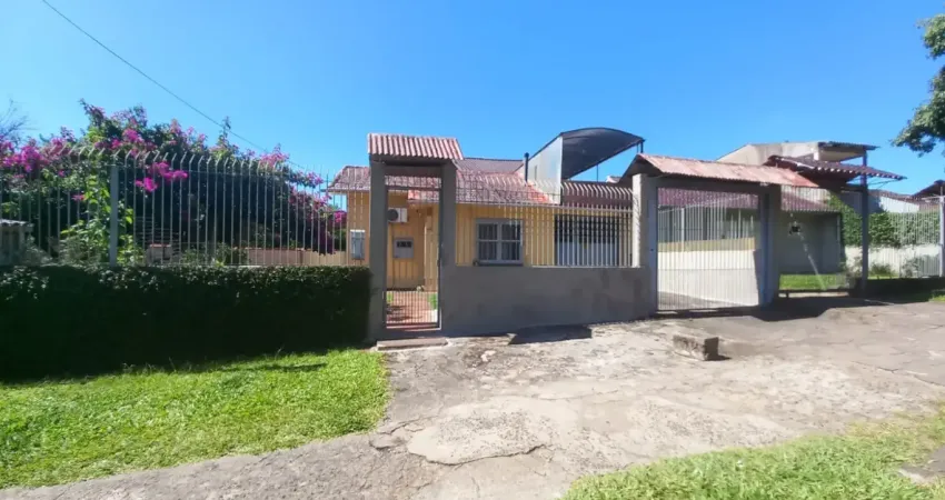 Casa em ótima localização, valor imperdível , três amplos dormitórios , living dois ambientes toda com piso frio, amplo banheiro social ventilação direta, cozinha ampla, área de serviço, garagem para