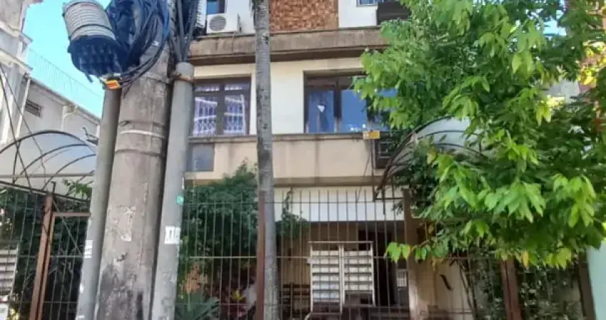 Apartamento com  2 quartos amplos e iluminados, 1 vaga de garagem privativa, localizado em uma rua tranquila e bem localizada. perfeito para quem busca conforto e segurança.  ótima oportunidade para m