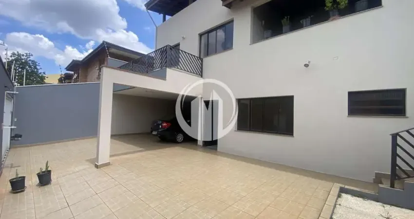 Casa á venda com 3 dormitórios sendo 1 suíte com pisos de madeira - Jardim Pauli