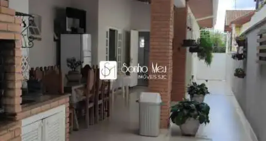 Venda de casa de 255m2, 3 dormitórios - Jardim Coleginho - Jacareí