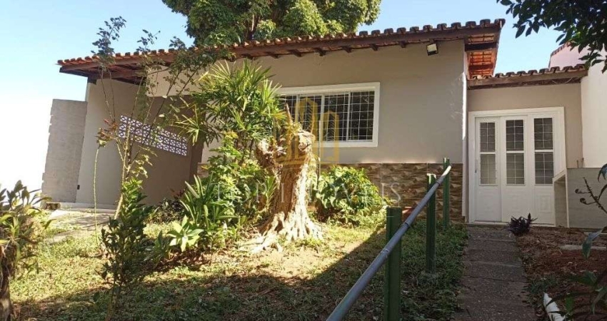 Linda Casa Totalmente Reformada, em um Bairro charmoso e tranquilo muito arborizado pra quem quer viver em meio a natureza e sofisticacao.
