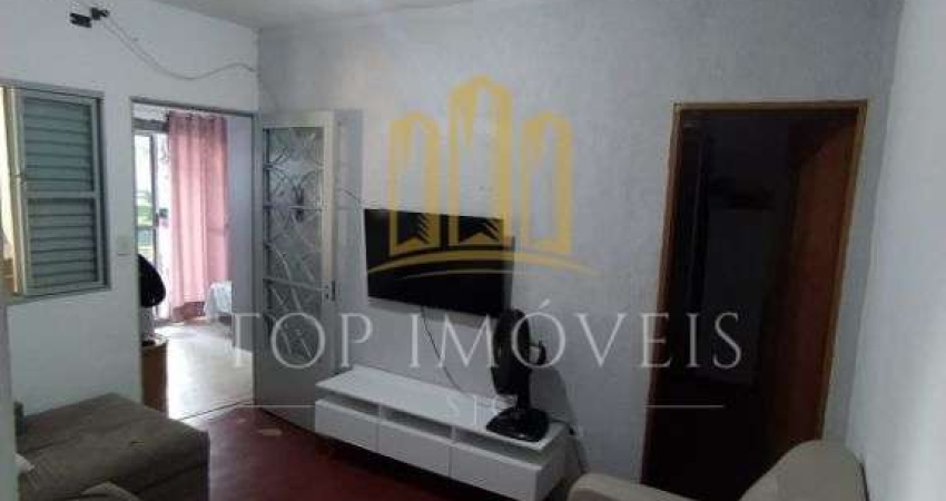 EDICULA COM LOTE INTEIRO, com 250 m2 sendo 2 dormitorios, sala cozinha e lavanderia, com varias vagas, zona leste.