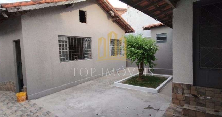 Casa com Terreno Amplo | Jd. Paraiso, Jacarei