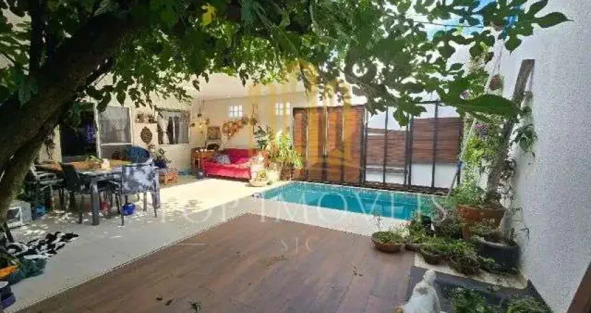 Casa em condominio fechado, 2 dormitorios, com piscina aquecida, area gourmet Repleto de Planejados