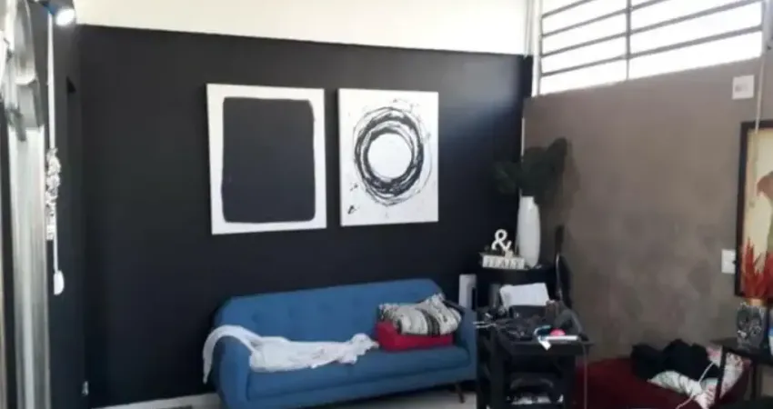 Troco ou vendo comercial residencial na Rua Pedro Amaral.
