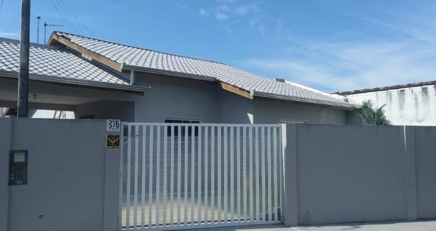 Residência moderna e aconchegante em Bom Retiro, Matinhos-PR