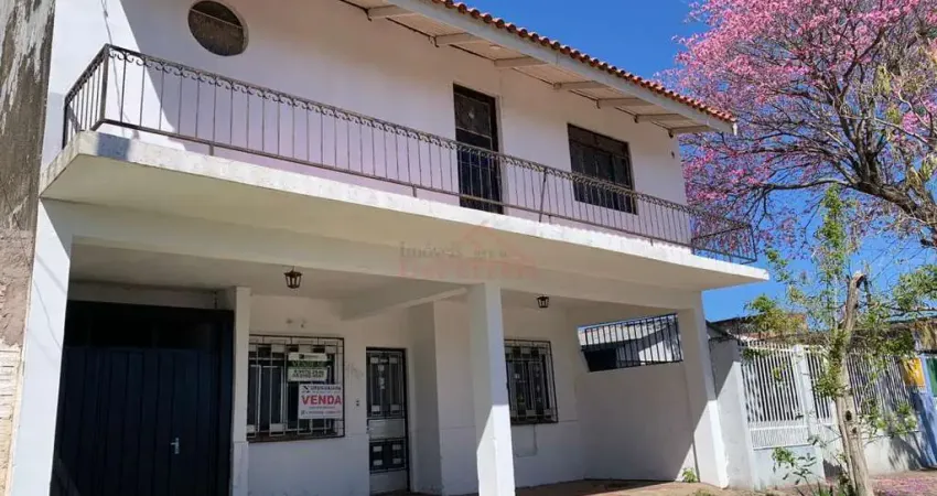 Casa para venda : sobrado com 3 quartos, com uma casa nos fundos.