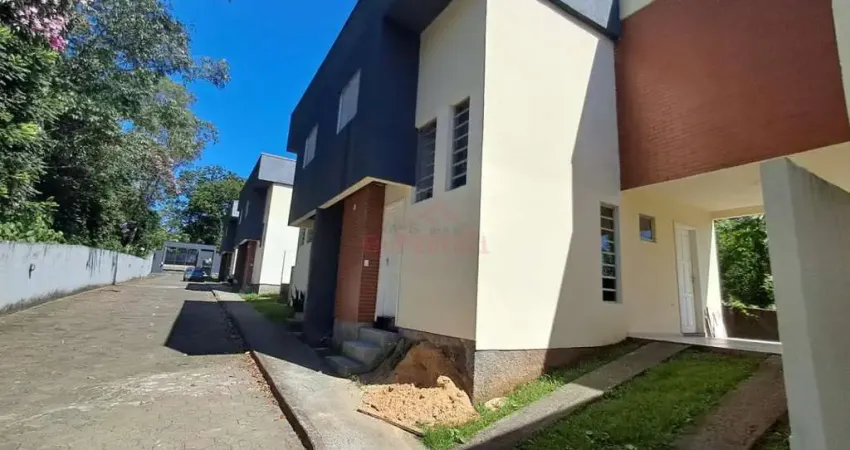 Casa sobrado geminado em boa localização bairro laranjinha