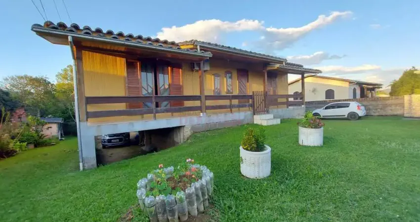 Casa com 3 quartos à venda na Rua Antônio Serafim, --, Laranjinha, Criciúma