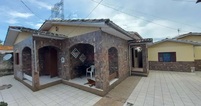 03 casas no terreno - alugadas e rendendo! ideal para quem investe em locação ou tem família grande!