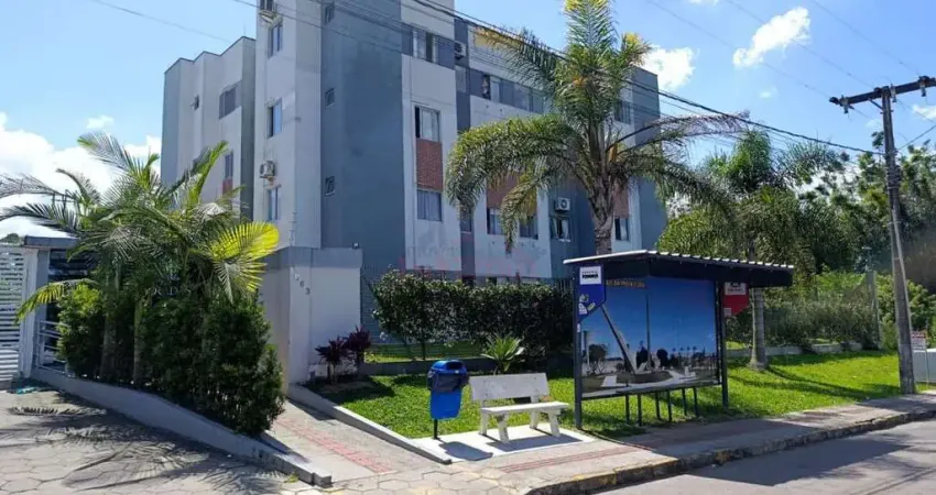 Apartamento 2 quartos (1 suíte), semi mobiliado em condomínio fechado a 7 minutos do centro.