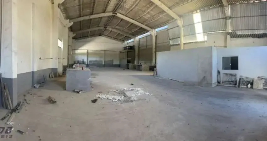 Galpão à venda, em Guarapari, Nova Guarapari, na Enseada Azul, área de 400m², em ótima localização.