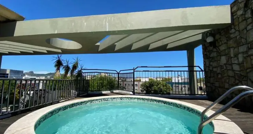 Cobertura de frente, vista livre, linear com 3 quartos, 2 suítes, piscina, 2 vagas,  em Jardim da Penha, Vitória ES.