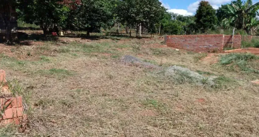 Chácara em Tatuí, 2.200 m², com alicerce pronto para construir.