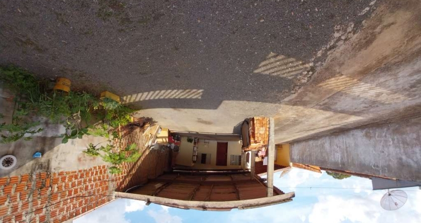 Casa em Tatuí, Parque 3 Marias, 2 suítes, enorme quintal.