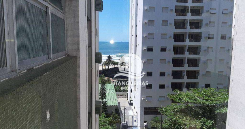 Apartamento amplo com 103 m² de área útil, reformado e com vista para o mar.