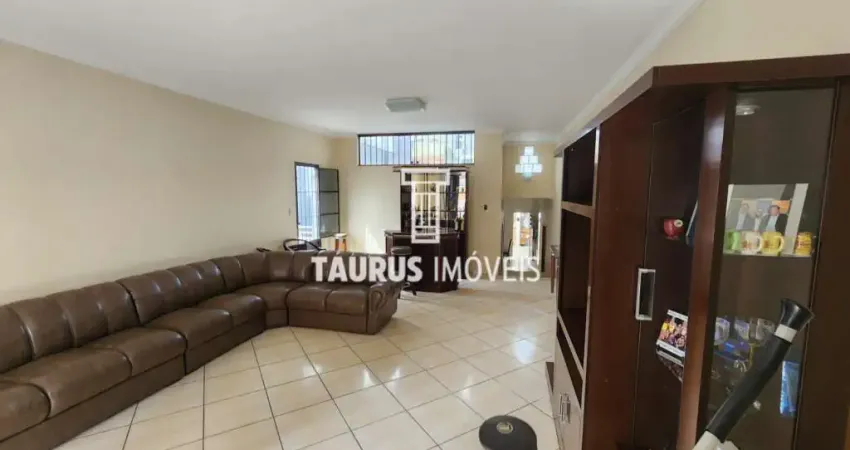 Casa 3 quartos, 326 m², à venda por R$1.600.000 + 2 kitnets para locação