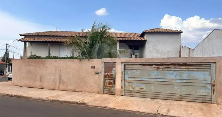 Casa de 3 quartos, 268m² no bairro residencial santa terezinha i, em lençóis paulista