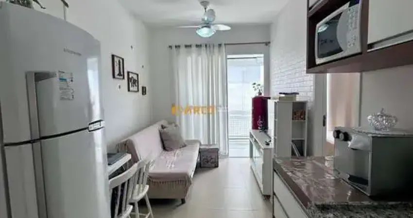 Apartamento mobiliado com 37m² - região central - varanda - lazer com piscina