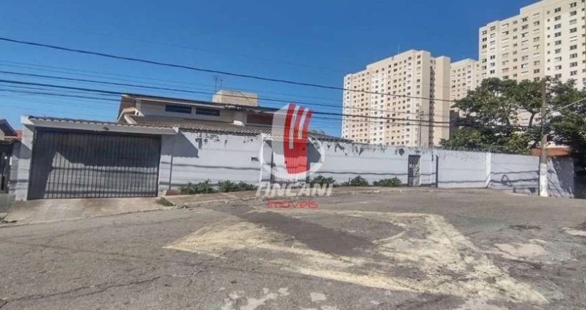 Seu Novo Lar ou Negócio no Coração de Itaquera!    Amplo Sobrado à Venda: 300m² de Área Construída em um Terreno de 700m²!