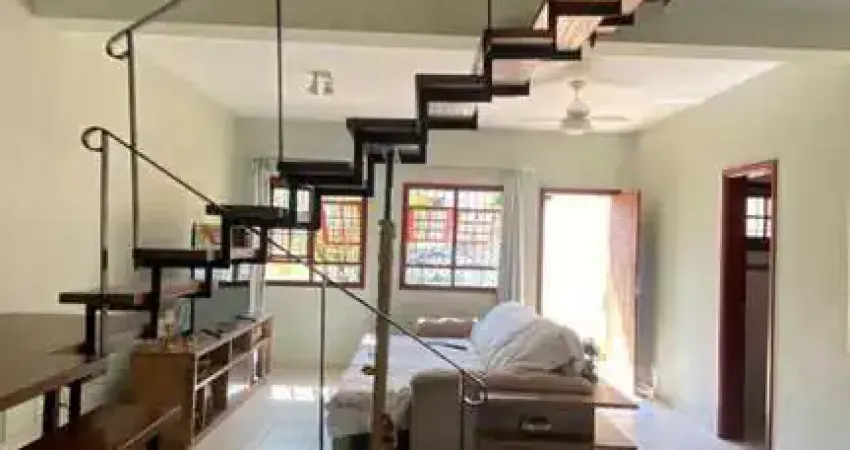Sobrado para venda em Jardim Regente de 220.00m² com 3 Quartos, 1 Suite e 2 Garagens