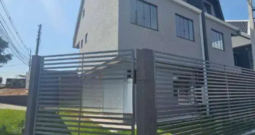 Sobrado de esquina com ático à venda no alto boqueirão – 124m², 03 dormitórios (02 com sacada), jardim frontal em l – de r$ 650.000 por r$ 569.000