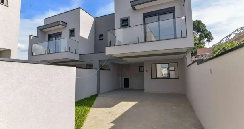 Sobrado Duplex à venda no Uberaba – 3 Dormitórios (1 Suíte com sacada), Quintal, 95 m², 2 Vagas | R$ 599.000,00
