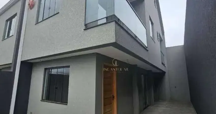 Sobrado com ático no Alto Boqueirão  103m², 03 dormitórios (02 com sacada), 03 vagas de garagem, quintal  de R$ 579.000 por R$ 499.000
