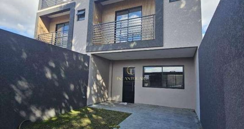 Sobrado Tríplex à Venda no Pinheirinho, 110m² de Área Interna, Frente para a Rua, 3 Dormitórios (1 Suíte com Closet)+Terraço por R$ 669.000,00