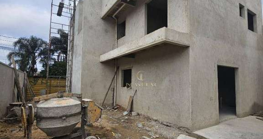 Sobrado Triplex em Condomínio fechado à venda no Alto Boqueirão com 97m² privativos + 23m² de terraço, 03 dormitórios (1 suíte com sacada e Espaço Clo