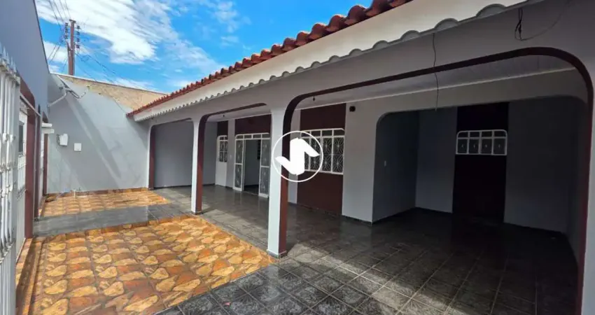 Casa de Rua à venda, 3 quartos (1 suíte), 144m², 2 vagas, CPA IV, Cuiabá/MT