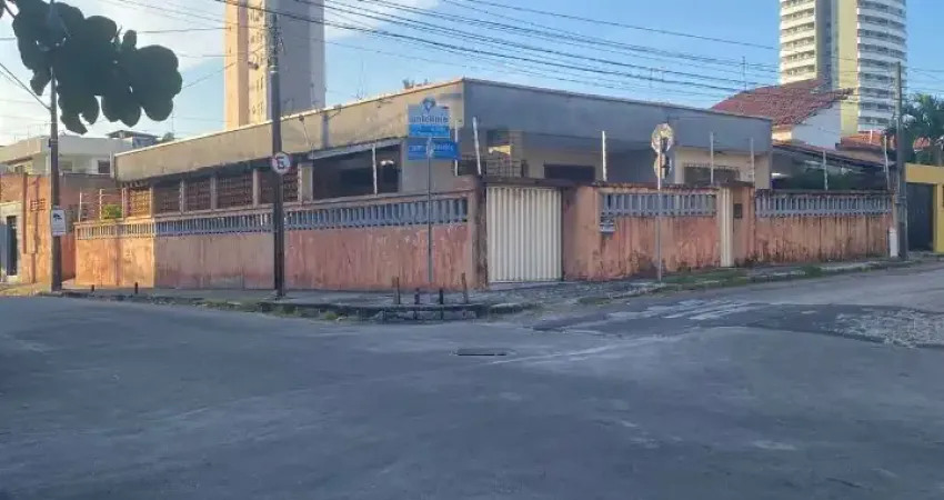 Vende um excelente imóvel com ótima localização no bairro de Fátima