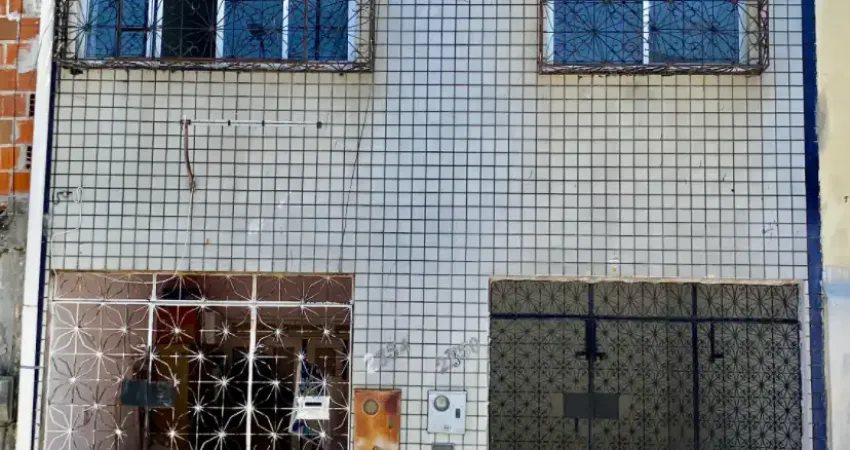 Vende casa com ótima localização