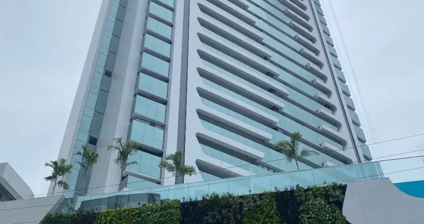 Vende apartamento de alto padrão na beira mar.