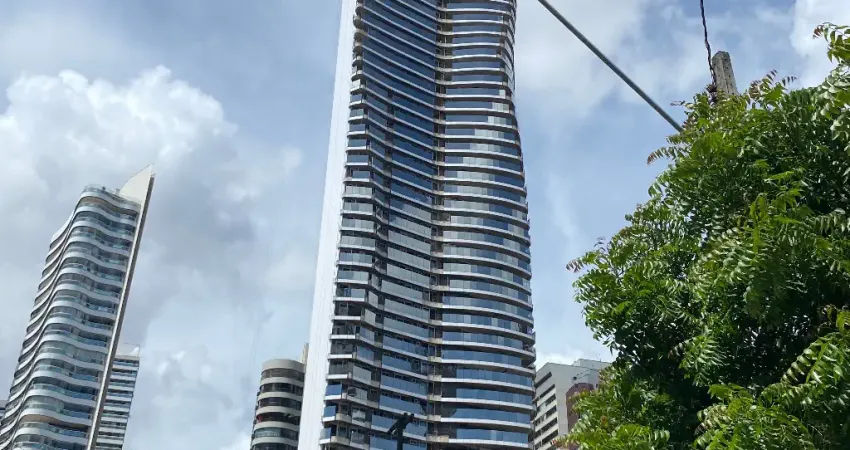 Vende excelente apartamento de altíssimo padrão na beira