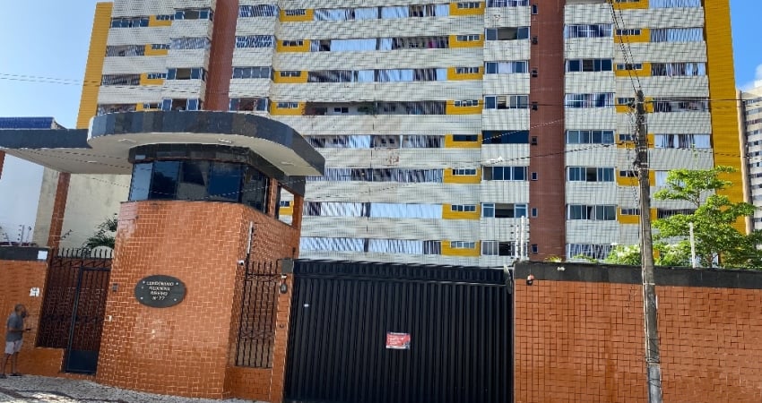 Vende  excelente apartamento em frente à igreja de fatima